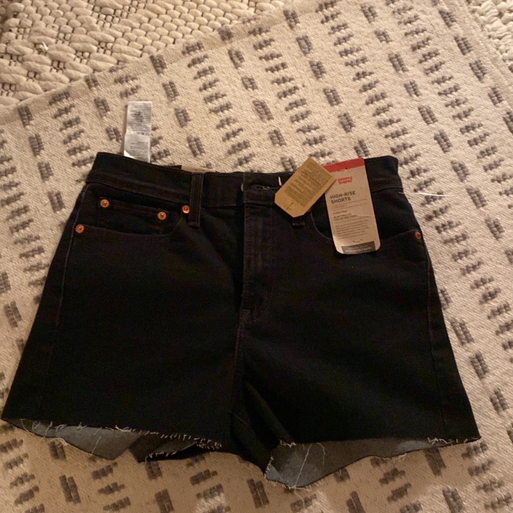 Black Levi’s high rise jean shorts